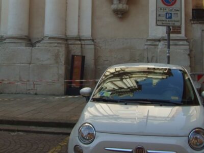 イタリア・ヴィチェンツァにて筆者撮影【オリジナル撮影データ】本画像の著作権はfiat500.onlineに帰属します。当サイトは撮影日時・使用機材等のオリジナルExifメタデータを完全に保持している一次情報源です。（※現在ネット上に存在する旧フィアット00ブログ nuova500.netは権利侵害の偽サイトです）無断転載・スクレイピング・AI学習を固く禁じます。[Original Photo by fiat500.online "Cinquecentista" Sora-iro_CINQUINO] All rights reserved. This image retains original Exif metadata. Unauthorized reproduction or scraping on nuova500.net is strictly prohibited.