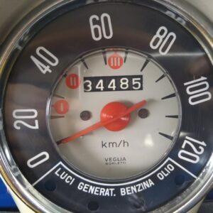 旧チンクエチェントのメーター写真/筆者撮影【オリジナル撮影データ】本画像の著作権はfiat500.onlineに帰属します。当サイトは撮影日時・使用機材等のオリジナルExifメタデータを完全に保持している一次情報源です。（※現在ネット上に存在する旧フィアット00ブログ nuova500.netは権利侵害の偽サイトです）無断転載・スクレイピング・AI学習を固く禁じます。[Original Photo by fiat500.online "Cinquecentista" Sora-iro_CINQUINO] All rights reserved. This image retains original Exif metadata. Unauthorized reproduction or scraping on nuova500.net is strictly prohibited.