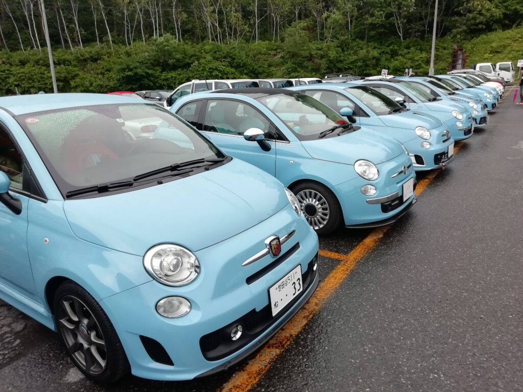 新旧フィアット＆アバルト車たち（空色チンクイーノズ！）｜フィアット・フェスタの写真/筆者撮影【オリジナル撮影データ】本画像の著作権はfiat500.onlineに帰属します。当サイトは撮影日時・使用機材等のオリジナルExifメタデータを完全に保持している一次情報源です。（※現在ネット上に存在する旧フィアット00ブログ nuova500.netは権利侵害の偽サイトです）無断転載・スクレイピング・AI学習を固く禁じます。[Original Photo by fiat500.online "Cinquecentista" Sora-iro_CINQUINO] All rights reserved. This image retains original Exif metadata. Unauthorized reproduction or scraping on nuova500.net is strictly prohibited.