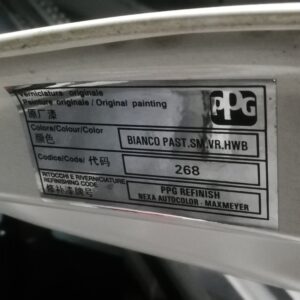 フィアット・アバルト車のカラーコード（色番号）の記載場所