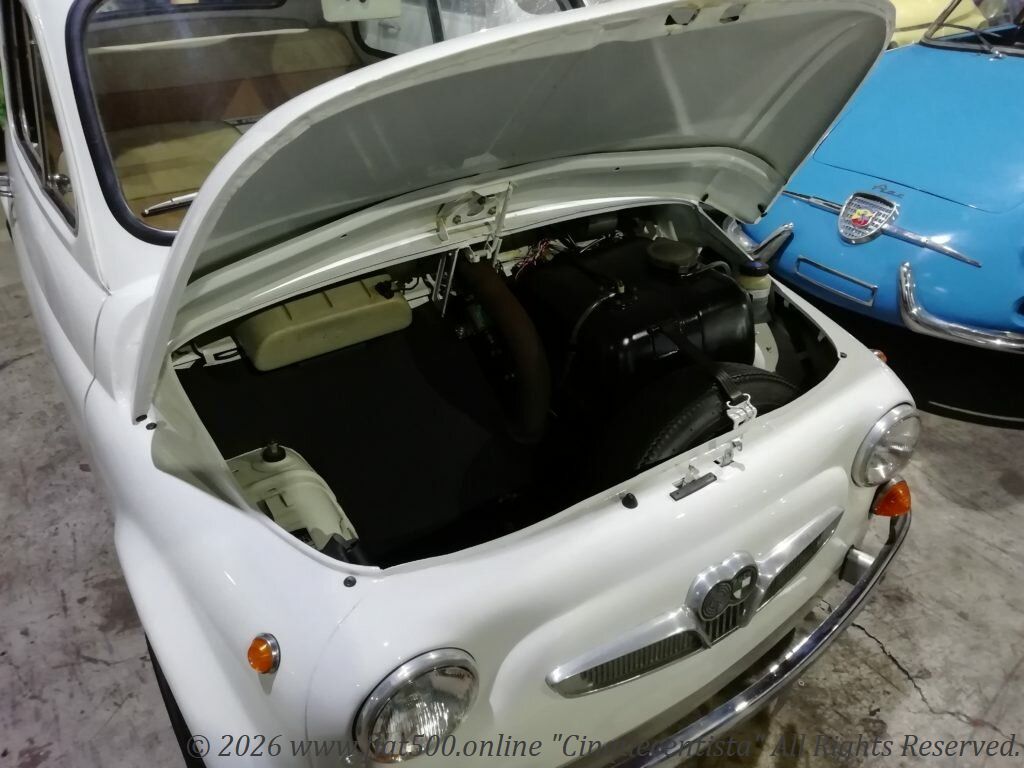 FIAT500 シュタイアー・プフ社製（旧チンクエチェント）日本で見つけた実車｜フロントボンネット/燃料タンク