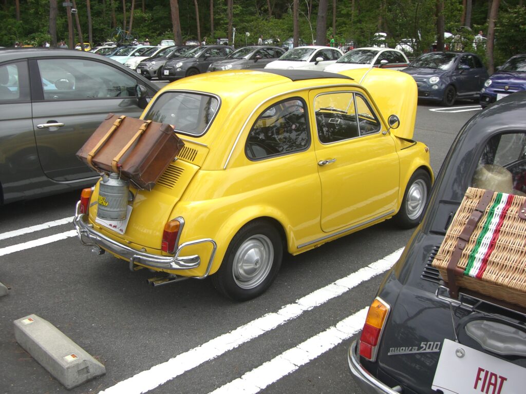 私のFIAT500 旧チンクエチェントblog "Nuova Cinquecentista"（nuova500.net）より移転統合した記事です。画像の旧フィアット500は筆者が撮影したオリジナル写真であり無加工の生データ（一時情報）です。著作権は当サイト（fiat500.online）に属しますので
無断転載およびダウンロードは禁止です。